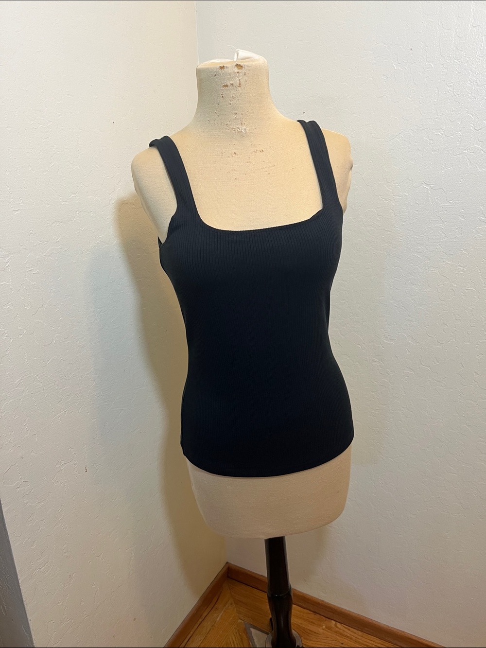 ALO Yoga NWOT Black Ribbed Square Neck Tank M